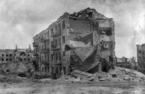 peashooter85:Welcome to Pavlov’s House,In the midst of the Battle of Stalingrad during World War II,