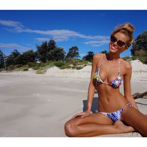 bitchesxbottles:  renee somerfield