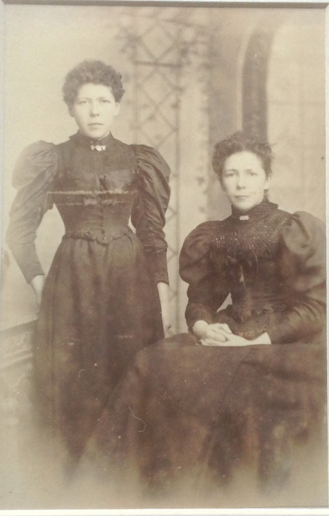 historiccostume: Victorian ladies from original photograph