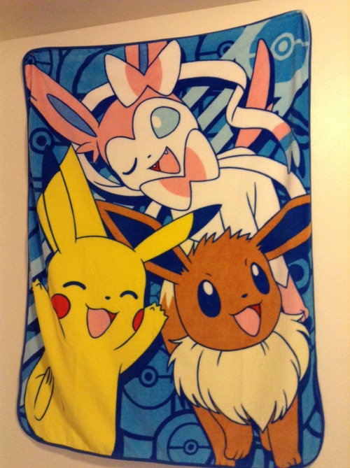 curesylveon:Who needs posters when you have blankets 