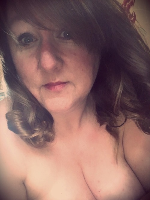 sarah-1971:  It’s Tuesday 😘😘😈😈😉😉
