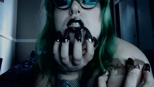 itsopheliablack: About to shoot a new Slytherin photo set. In the meantime here’s the SFW version for you freeloaders. 