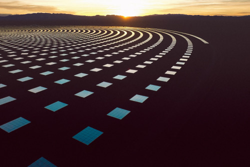 itscolossal:  A Sea of Glistening Solar Panels Photographed at the Nevada SolarReserve by Reuben Wu 