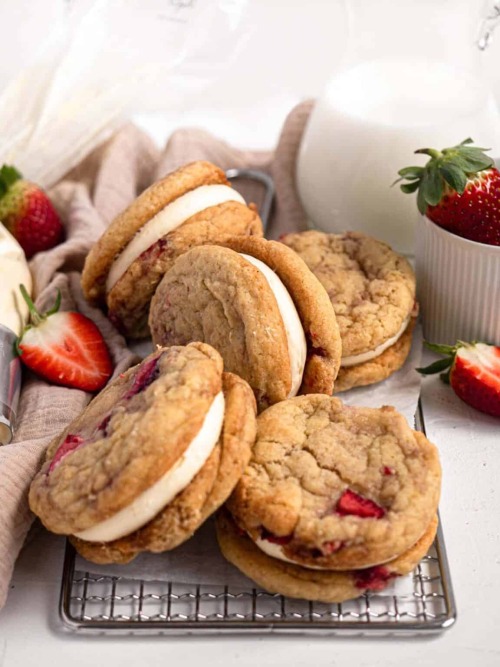 Strawberry Cheesecake Cookies 