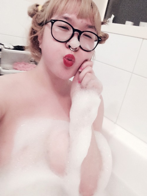 shibari-bun:  Bath time x2 views ~  [don’t delete caption or self promote or you’ll be swimming with the fishes4eva] 