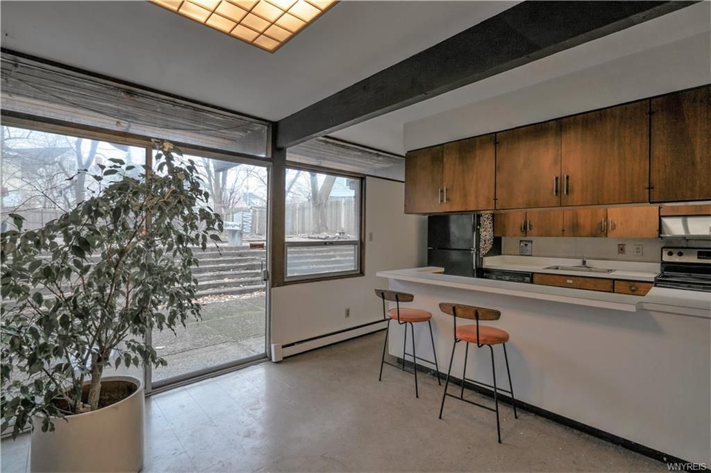 househunting:   $165,000/4 br/2000 sq ft Buffalo, NY   