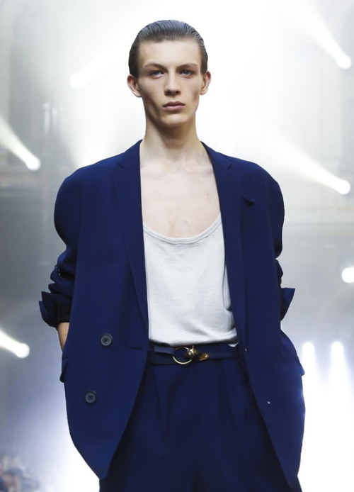 joshuamassive:  justdropithere:  Finnlay Davis - Lanvin, SS16  YASSSSSSSS THAT LOOK IS EVERYTHING