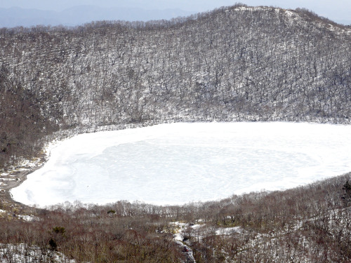 赤城山・小沼Crater lake Kono, atop Mt Akagi-yama.