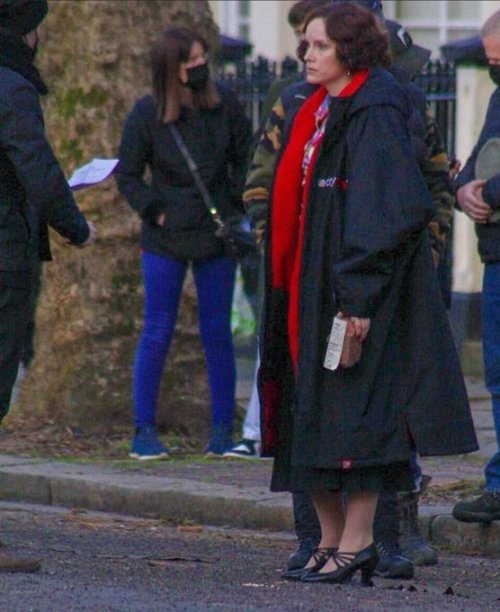 nofckingfighting: Sophie Rundle was spotted on set 