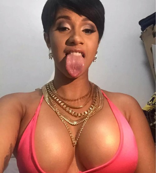 jaycooleyy:  Cardi B
