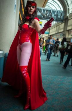 honorable-martin:  Epic Cosplay Scarlet Witch