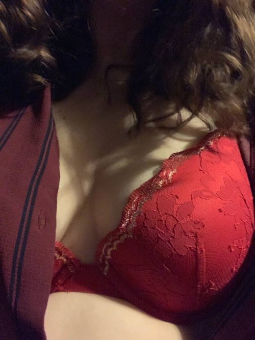 mangofrango:Red always spices things up 💋 adult photos