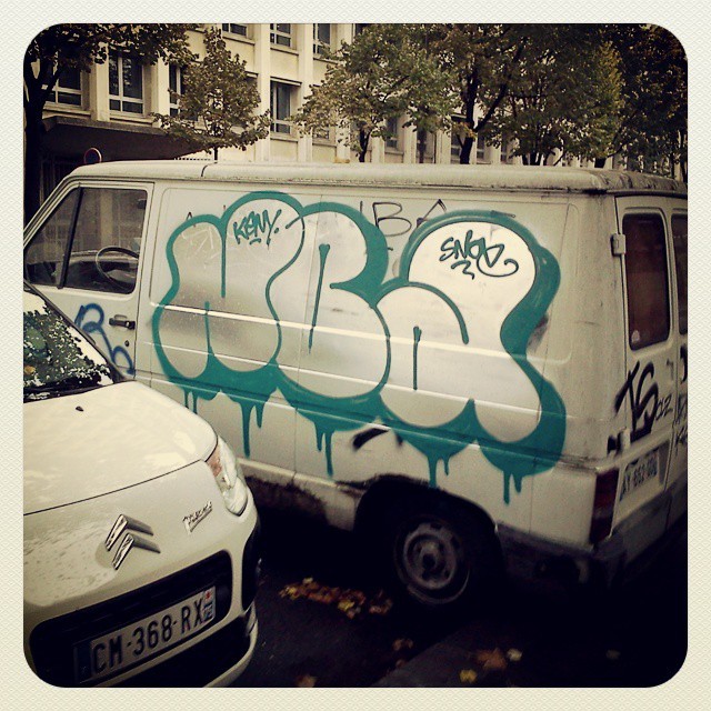 ☆☆☆ Reportage en images à #Paris ☆☆☆☆
#flop #paristonkarmagazine #art #stickers #streetart #graffiti #writer #artistes #stencil #painting #art #urban #mur #Paris #france #tag #throwup #drawings #vandale #vandalism #hiphop #ville
