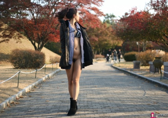 노팬으로 가을 소풍 떠나는 소라넷 노출녀