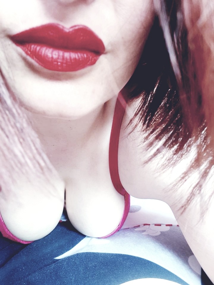 brujitaluni:  Si usted no tiene una sonrisa☺☺☺, te voy a dar un😊 de los