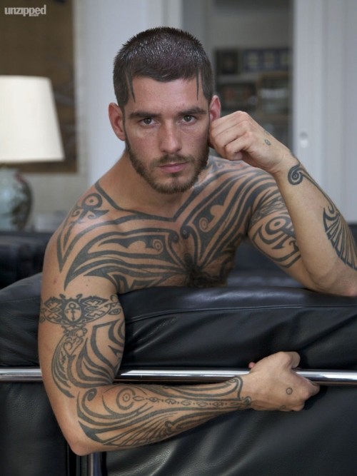 walkinghardon:  1of2dads:  Over 27 thousand pics just for you and your dick, follow daddy 1 if you want to cum      http://1of2dads.tumblr.com/  http://walkinghardon.tumblr.com come stare at hot guys with me.