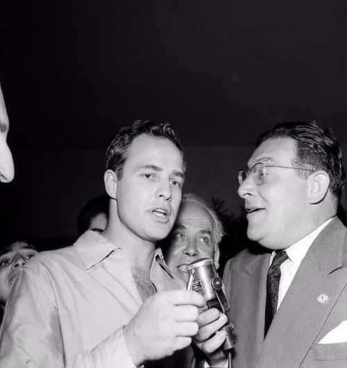 onlybrando:  Leon Zitrone interviews Marlon Brando for “The Fair in stars” Circa 1953.