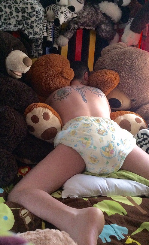 bilbng86:  Downside of “Lil” weekends is that once I’ve been put in my crib…I’m