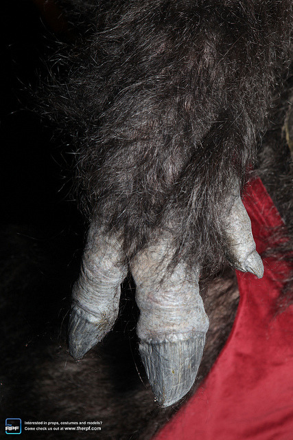 hoofedfursuits:  Some details of the Minotaur costume featured in the Narnia-movies (photos from the Monster & Werewolves blog), for more professional movie monster suits see this old post.   wow <3