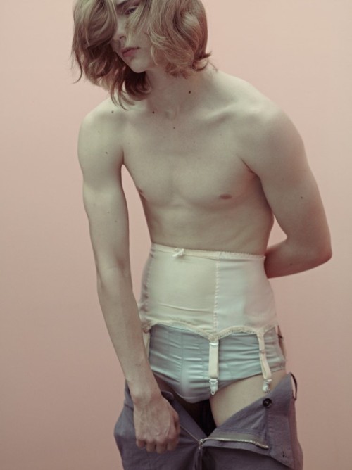 androgynousgenderblog:Boudewijn van Daalen by Karim Sadli for Candy Magazine