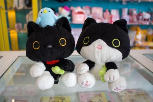 Kutusitanyanko, the sock wearing kitty!Kutusitanyanko with Blue Bird Plush & Tuxedo Cat Plush ar