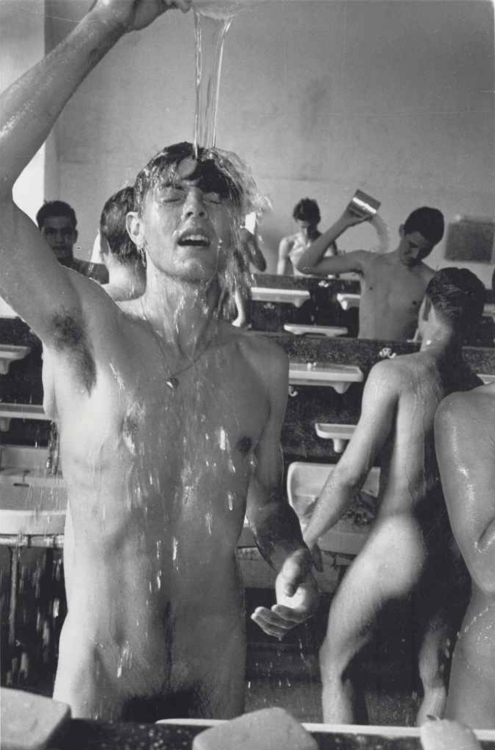 newloverofbeauty:  Will McBride:  Mike washing, Salem College, Germany  (1963)