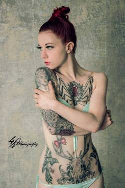 tattooedwomenarebeautiful:  Modèle: Betty