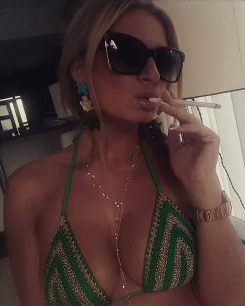 smk4mepls: #SmokingBabe #SmokingFetish #Smoke x Hot