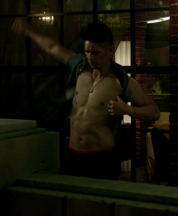 hotashellcelebmen:  More here :https://auscaps.me/2017/01/24/harry-shum-jr-shirtless-in-shadowhunters-2-01-this-guilty-blood/