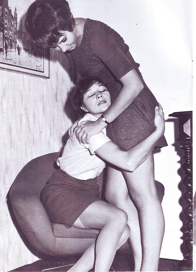 dulcetfaerie:  some of my favorite vintage lesbian photos because they all look so