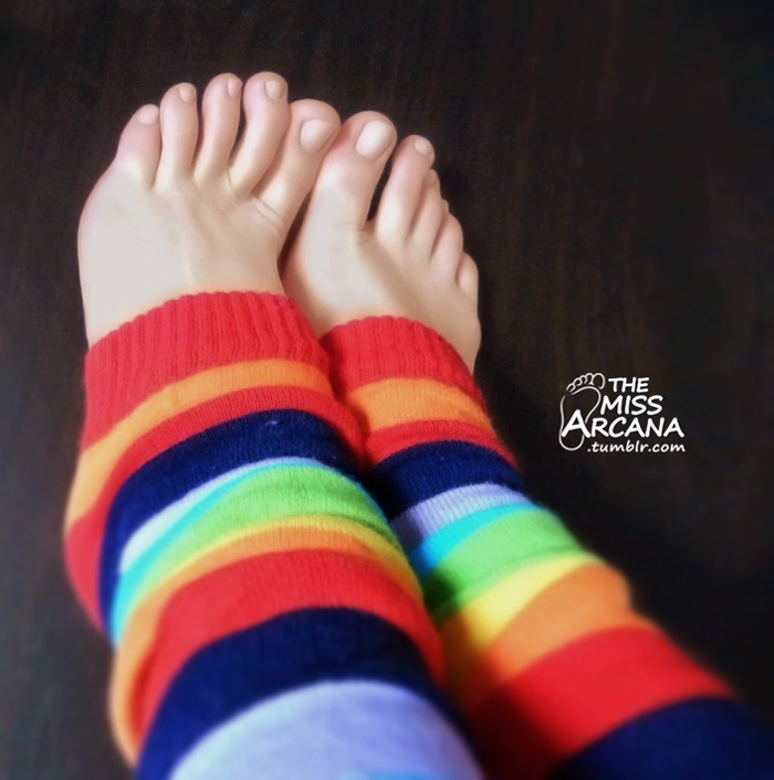 themissarcana:  White toes and rainbows &lt;3 I love leg warmers 