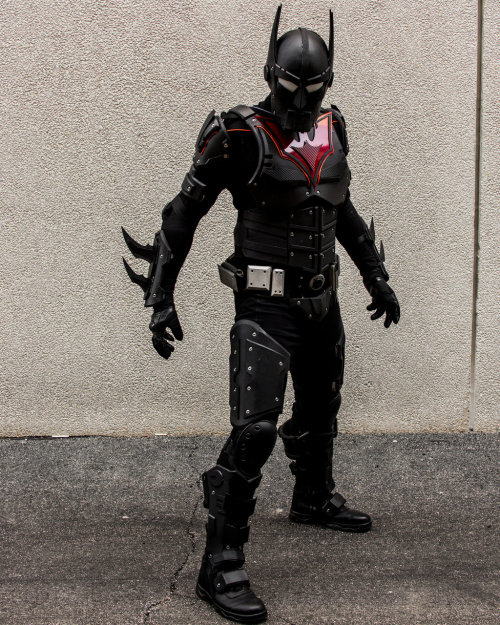 kamikame-cosplay:  Fuck yeah!! Awesome  concept cosplay for Batman Beyond by shanclaw. Photo by Ambrose88. 