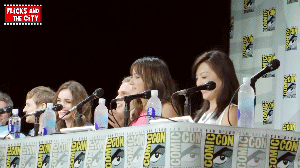 sybilar:Ming and Chloe playing with their phones