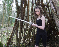 morgarine:  Maisie Williams is right handed, but Arya Stark is left handed. After being sent a full-scale replica of Needle from the books, she practised using her left hand in order for her character to stay true to the books. [x] 