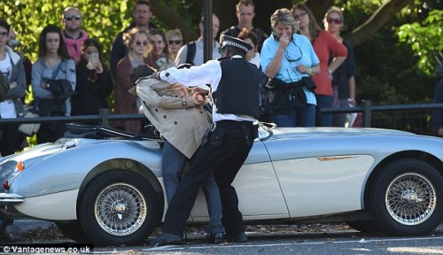  Louis filming a music video today (28/10/2014) 