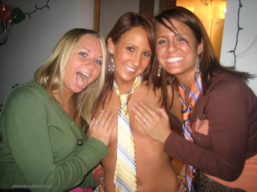 Sex party! Rock out with your cock out! swingersexpartygroupsex.tumblr.com