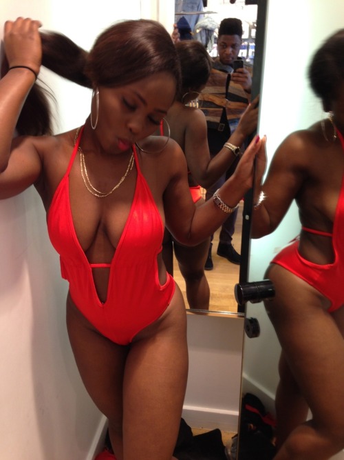 fuckyeahdarkgirls:  Follow us on Instagram: http://instagram.com/darkskinfemales fuckyeahdarkgirls!