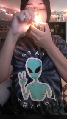 miw-forever:  My Stay Trippy shirt from drugsruleeverythingaroundme came in the mail today. Happy 420, stay trippy xP 
