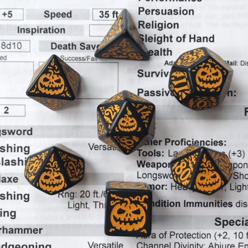 professorptr:battlecrazed-axe-mage:Never too early for Halloween dice, right?OH. MY. STARS. @demihaz