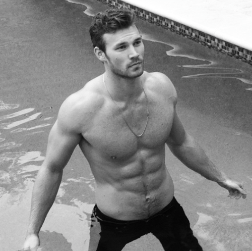 Porn Pics boytrappedinthcloset:  Look at Derek Theler