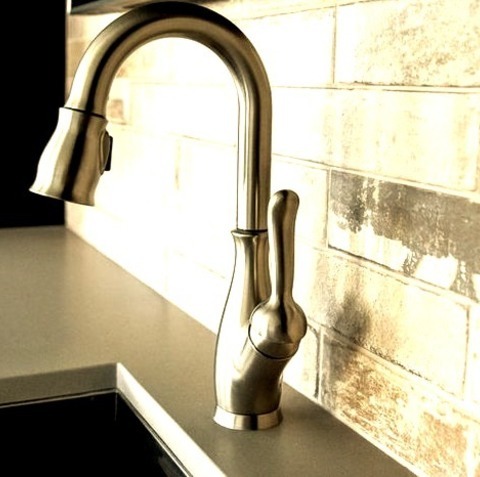 Galley - Traditional Home BarSmall Elegant Galley Wet Bar Photo With An Undermount Sink, Shaker Cabinets,