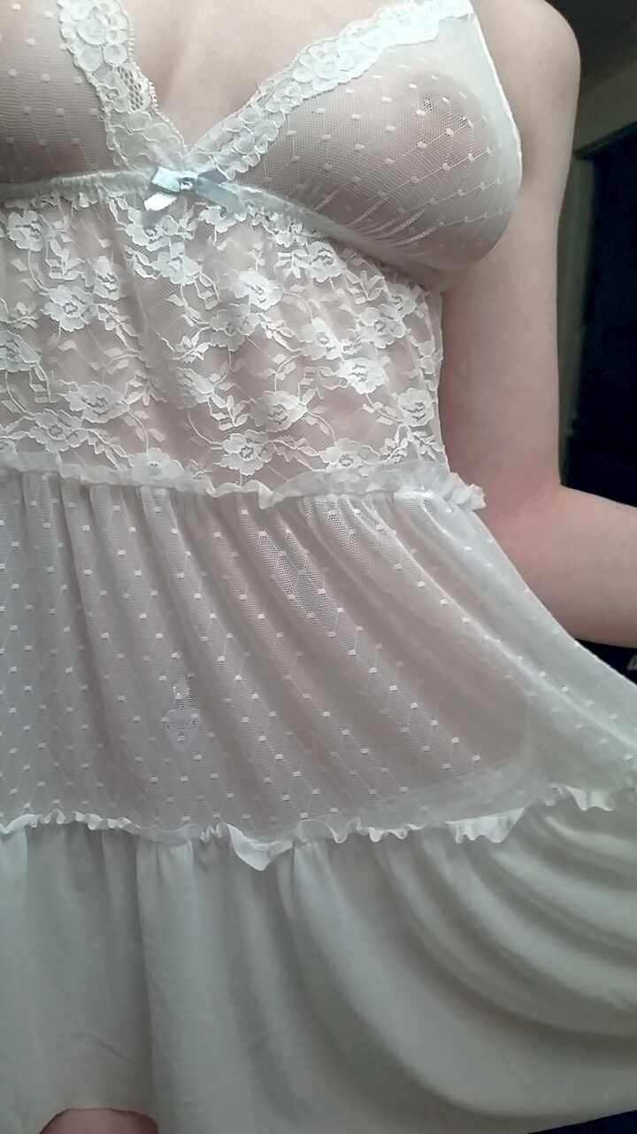creepylux:  Uploading better ones in the morning, but it’s so cute I couldn’t