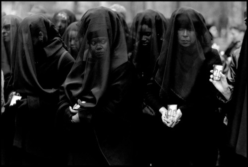 lostinurbanism:New York: Women in Mourning and Outrage by Paul Fusco (2000)