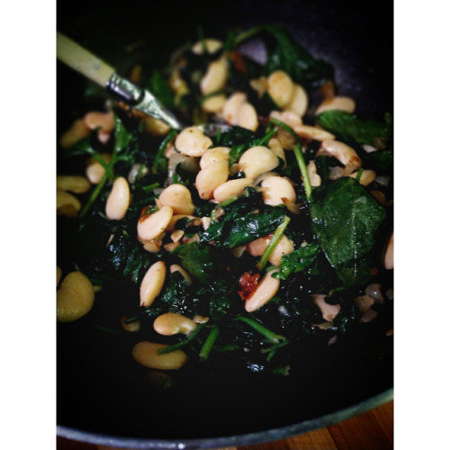 quick and easy…butter beans with sundried tomatoes and sauted spinach with garlic, nutmeg and