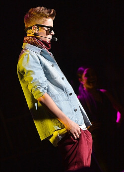 celebrtybulges:  Justin Bieber bulges at a concert