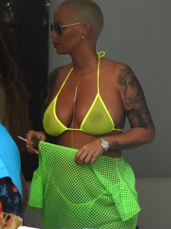 celebhunterextra:  Amber Rose great Tits