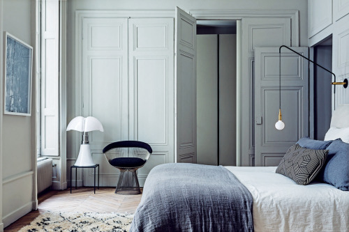 voguelivingmagazine: Inside a stunning modern apartment with classical European bones - Vogue Living