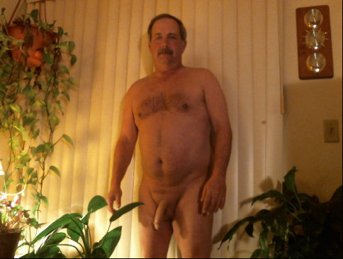 firaas786:  daddiesparadise:  OMG such a beautiful daddy!! Just love all his pics. :)Reblog and follow http://daddiesparadise.tumblr.com for more HOT daddy posts. :)    We can following our enjoy nudist here. 😊😄😍😘