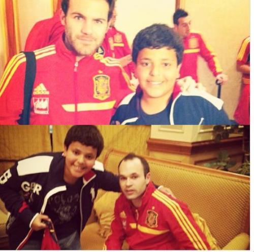 football-addict:  thecarefreeblue:  Like I cannot even try to express how lucky my little brother is. I just can’t…… I’m sitting here trying to finish this IB shit, and he’s there quite literally just chilling with the spanish nt.  Oh god, your