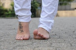 sexywoman-sloane:  Foot fetish picture and